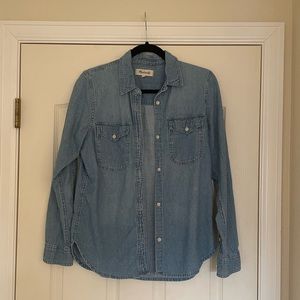 madewell chambray button down shirt, size small
